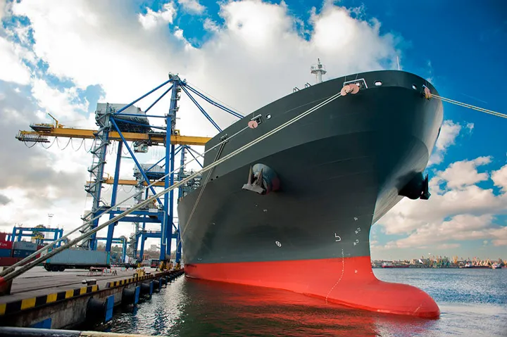 世界上最大的全电动货船已在中国下水。